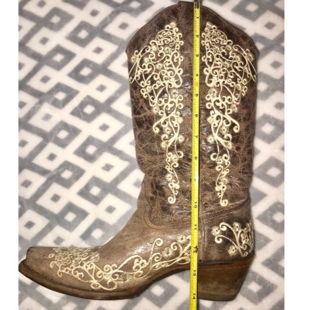Corral boots